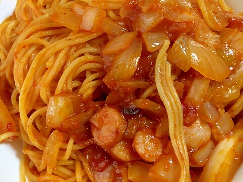 ウインナーと玉ねぎのトマトパスタ